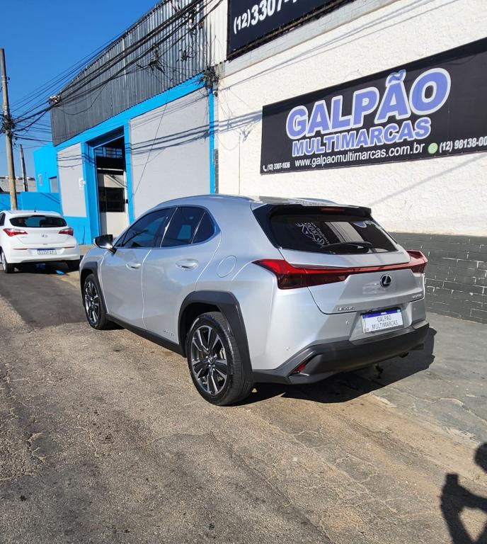 LEXUS UX 250H - Foto