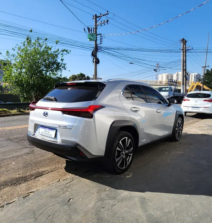 LEXUS UX 250H - Foto