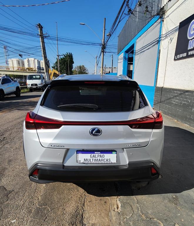 LEXUS UX 250H - Foto