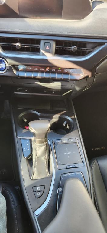 LEXUS UX 250H - Foto