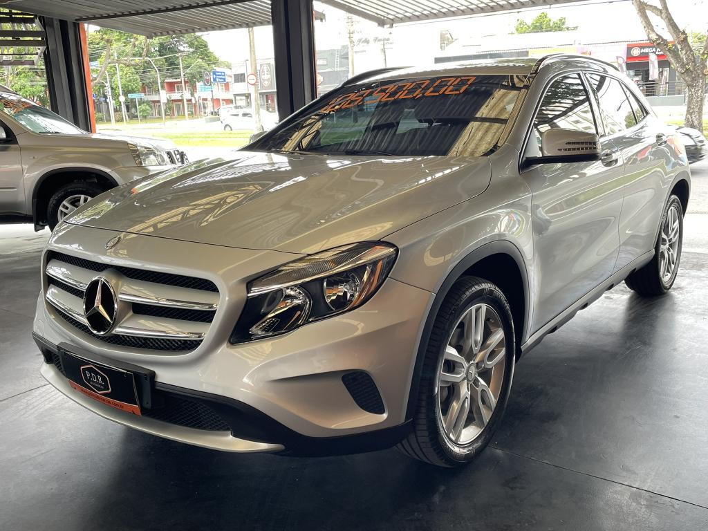 MERCEDES-BENZ GLA 200 - Foto