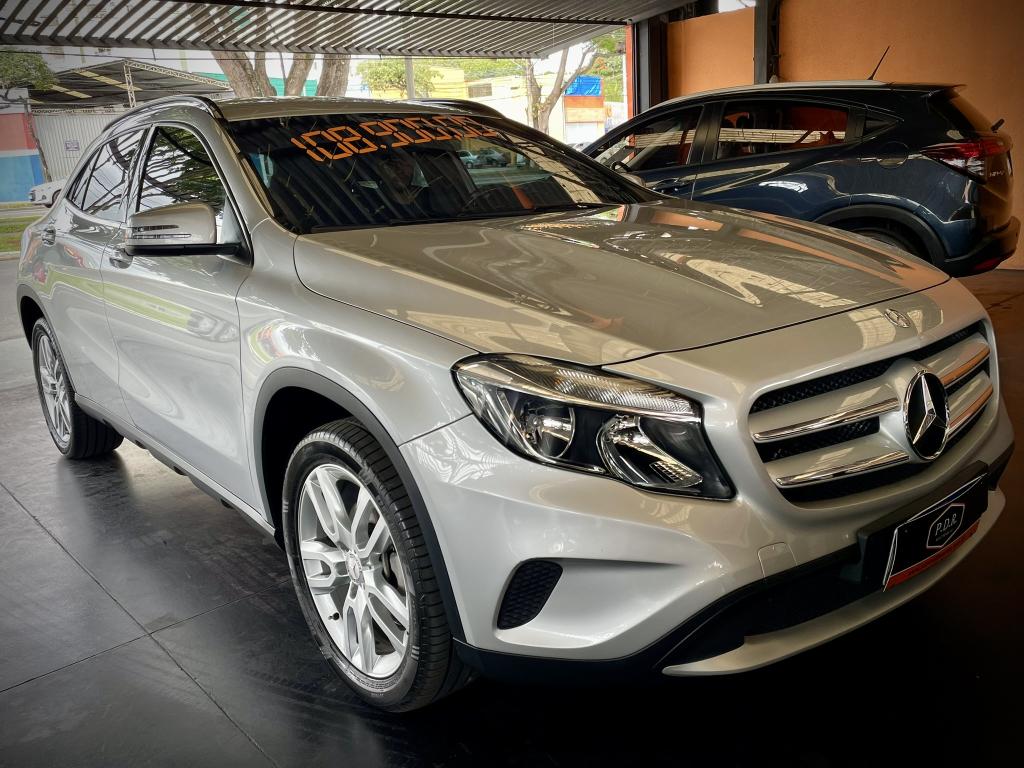 MERCEDES-BENZ GLA 200 - Foto