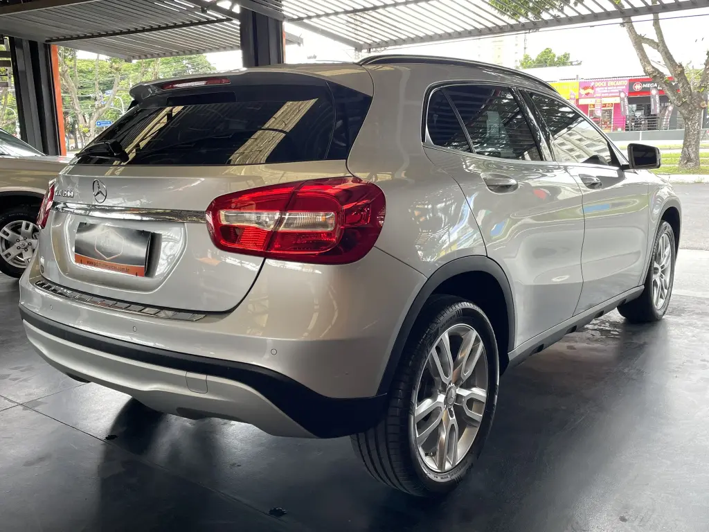 MERCEDES-BENZ GLA 200 - Foto