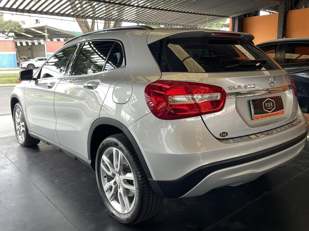 MERCEDES-BENZ GLA 200 - Foto