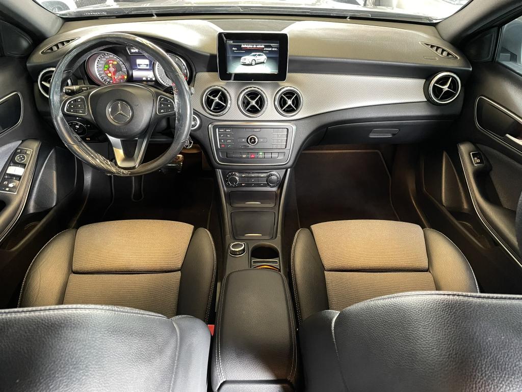 MERCEDES-BENZ GLA 200 - Foto