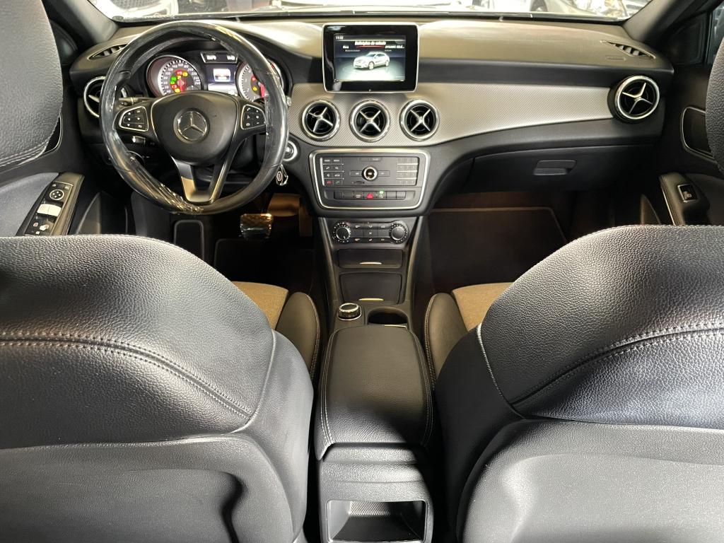 MERCEDES-BENZ GLA 200 - Foto