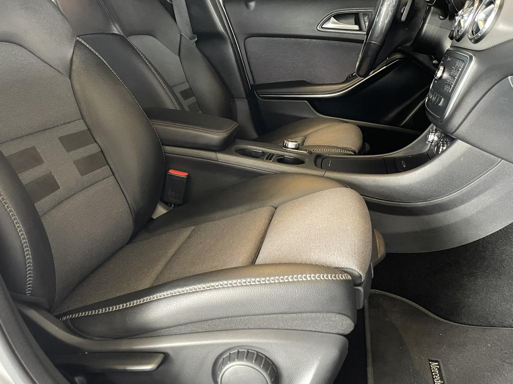 MERCEDES-BENZ GLA 200 - Foto