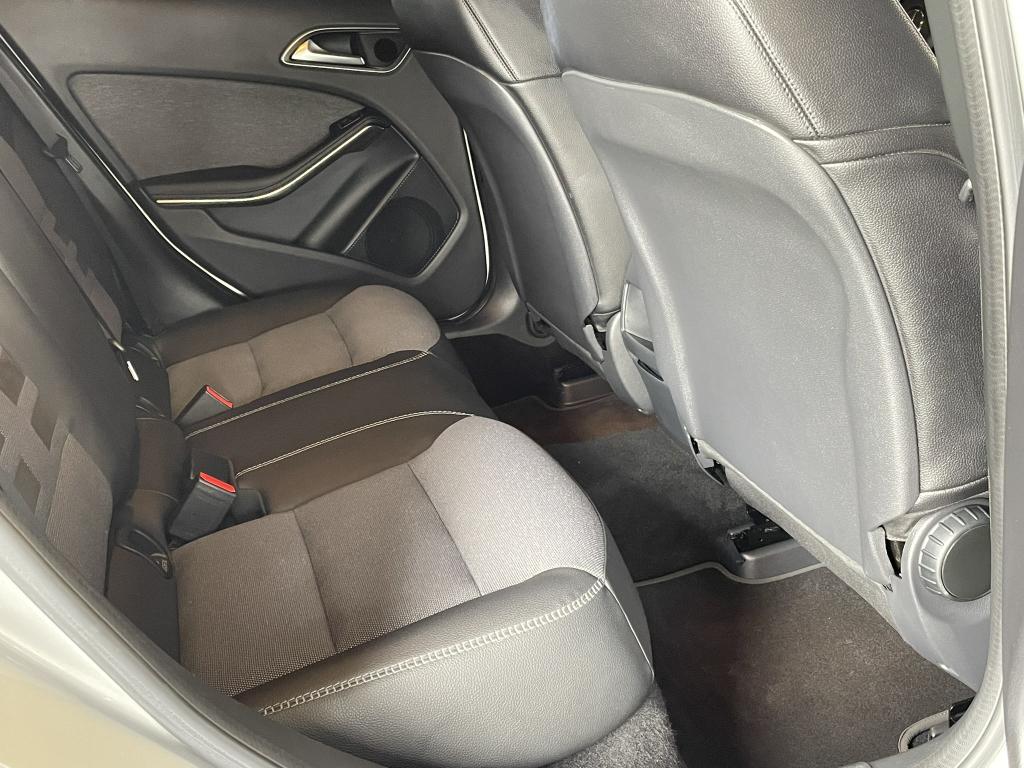 MERCEDES-BENZ GLA 200 - Foto