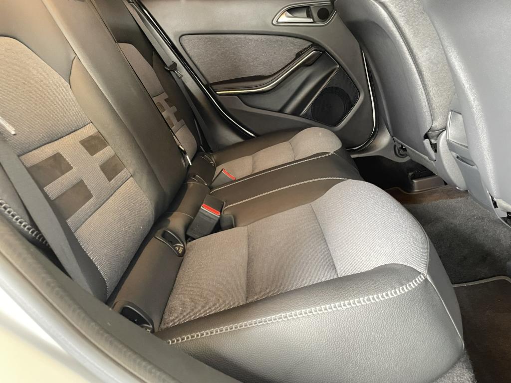 MERCEDES-BENZ GLA 200 - Foto