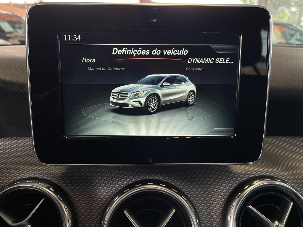 MERCEDES-BENZ GLA 200 - Foto