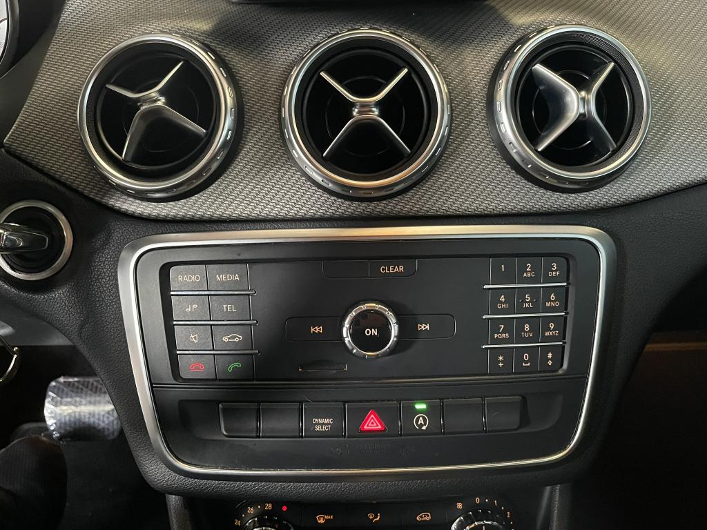 MERCEDES-BENZ GLA 200 - Foto