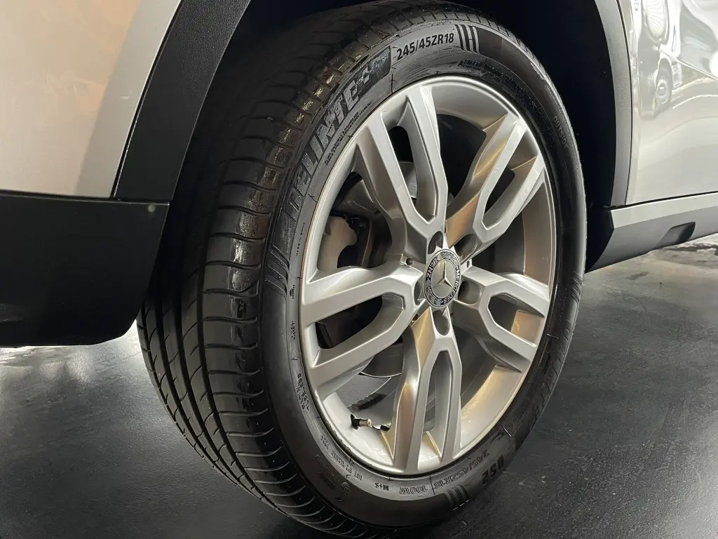 MERCEDES-BENZ GLA 200 - Foto