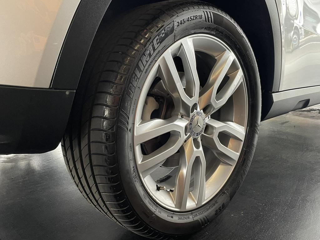 MERCEDES-BENZ GLA 200 - Foto