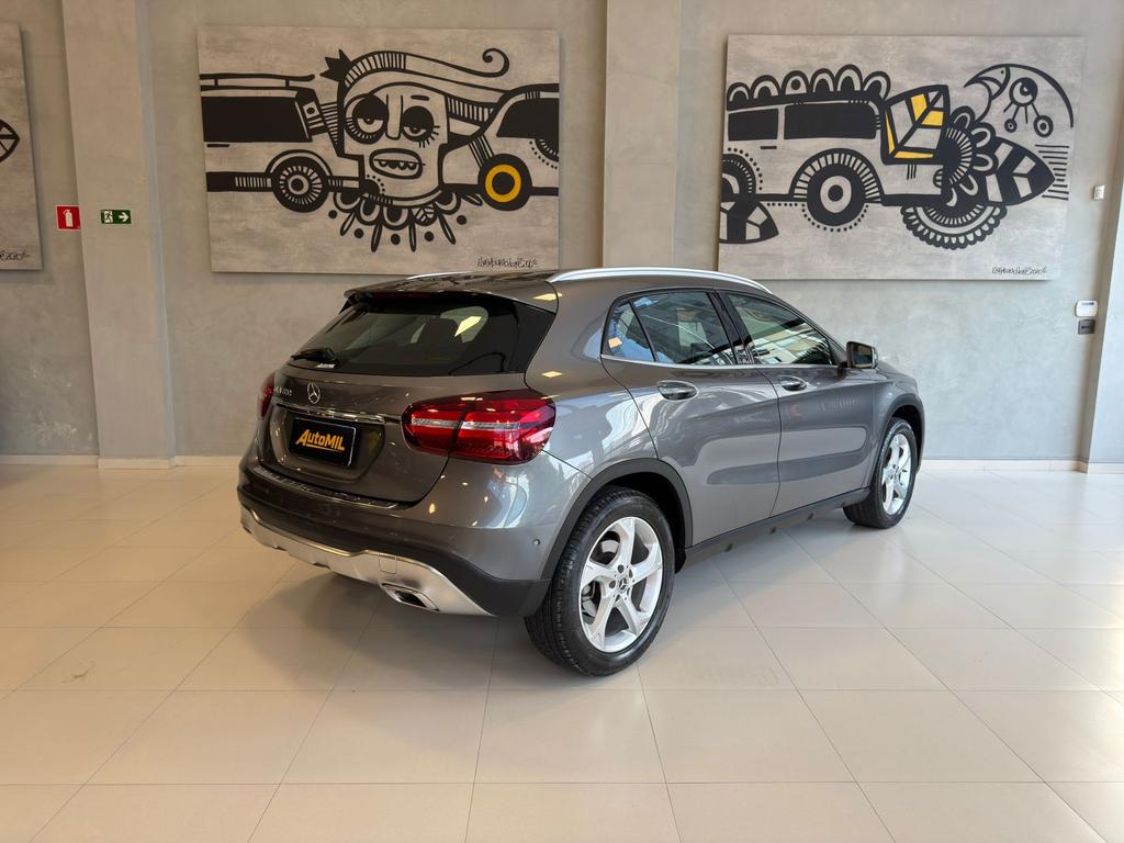 MERCEDES-BENZ GLA 200 - Foto