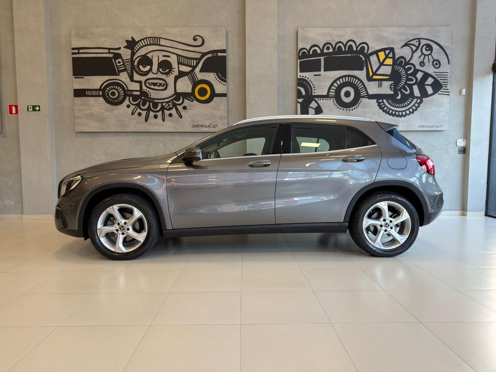 MERCEDES-BENZ GLA 200 - Foto