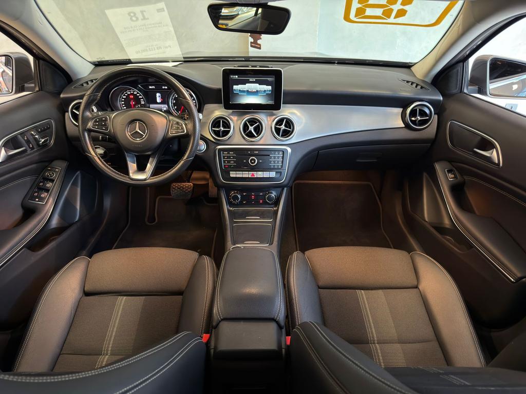 MERCEDES-BENZ GLA 200 - Foto