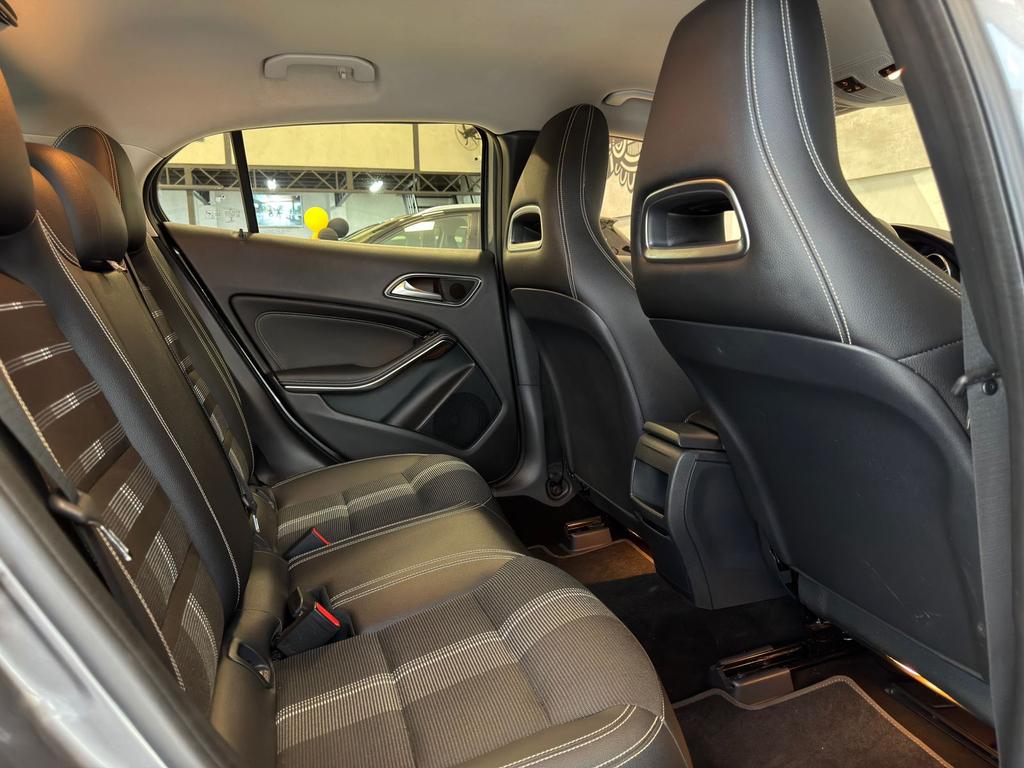 MERCEDES-BENZ GLA 200 - Foto