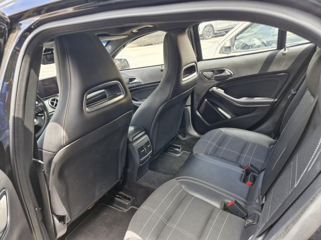 MERCEDES-BENZ GLA 250 - Foto