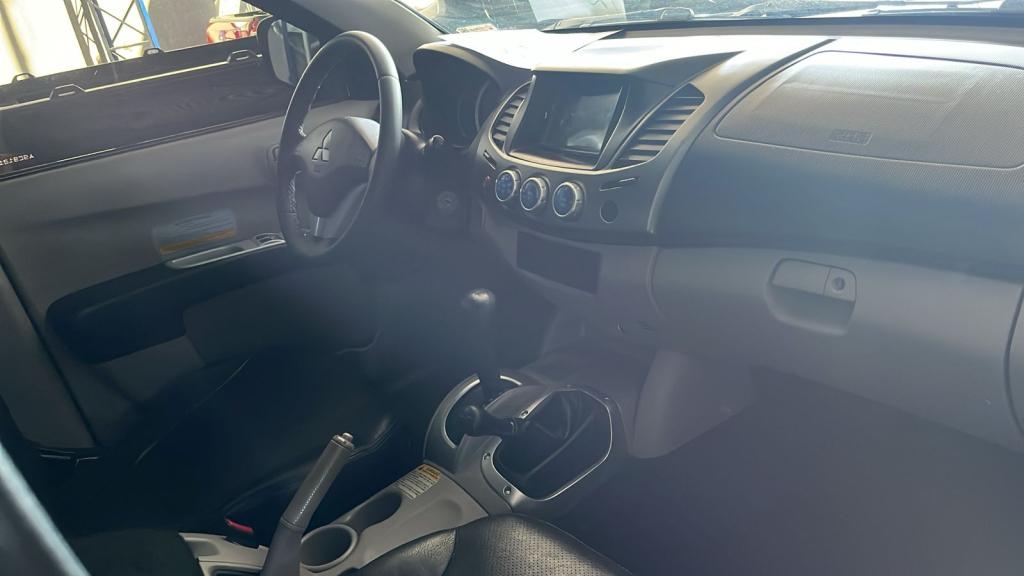 MITSUBISHI L 200 Triton - Foto