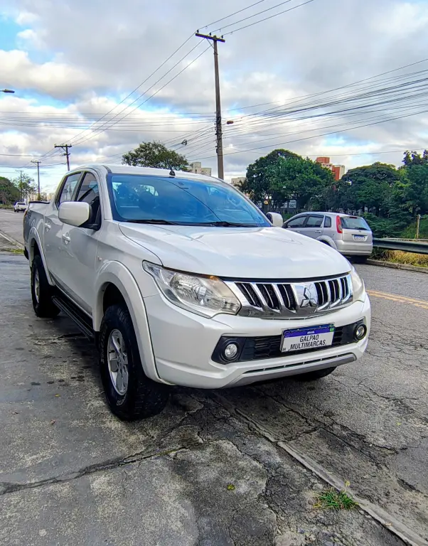 MITSUBISHI L 200 Triton
