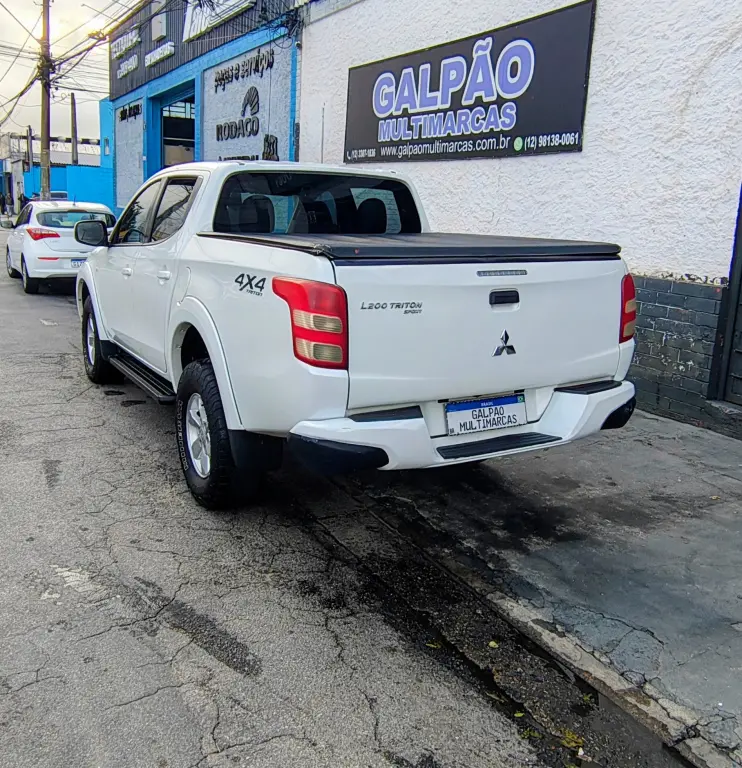 MITSUBISHI L 200 Triton - Foto