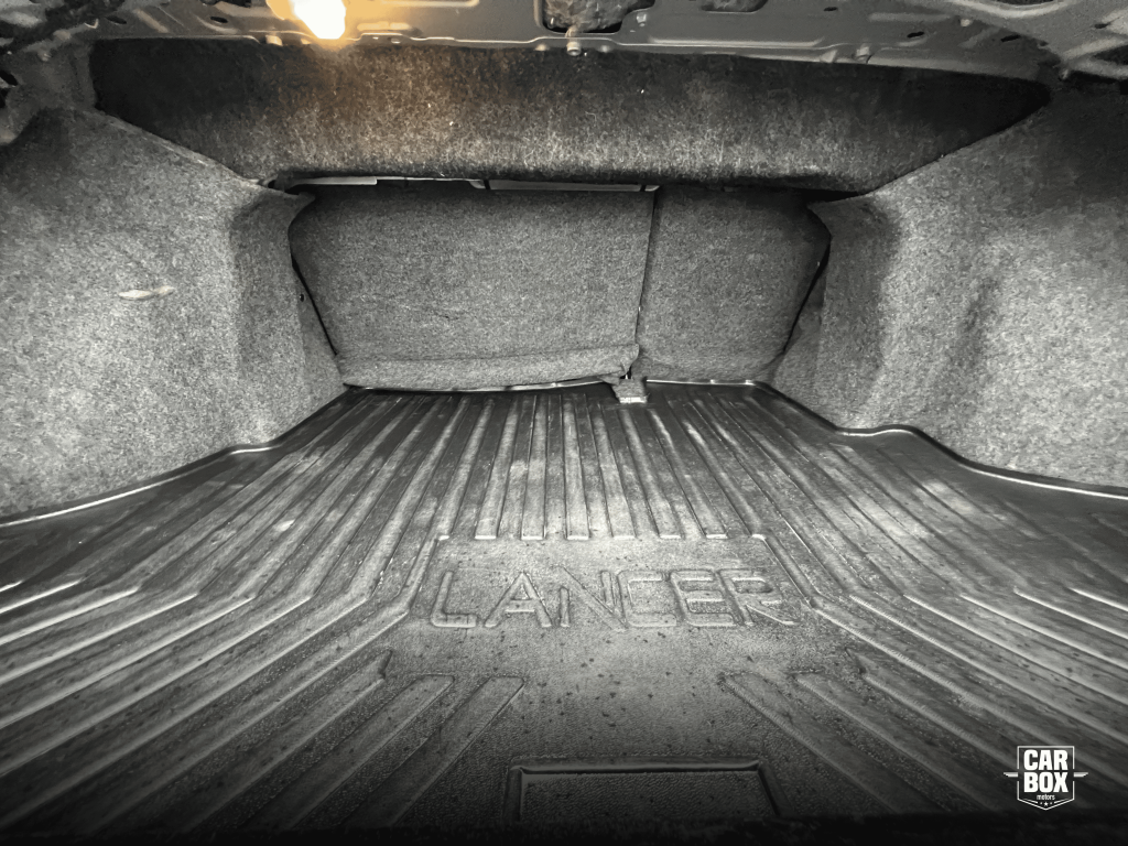 MITSUBISHI Lancer - Foto