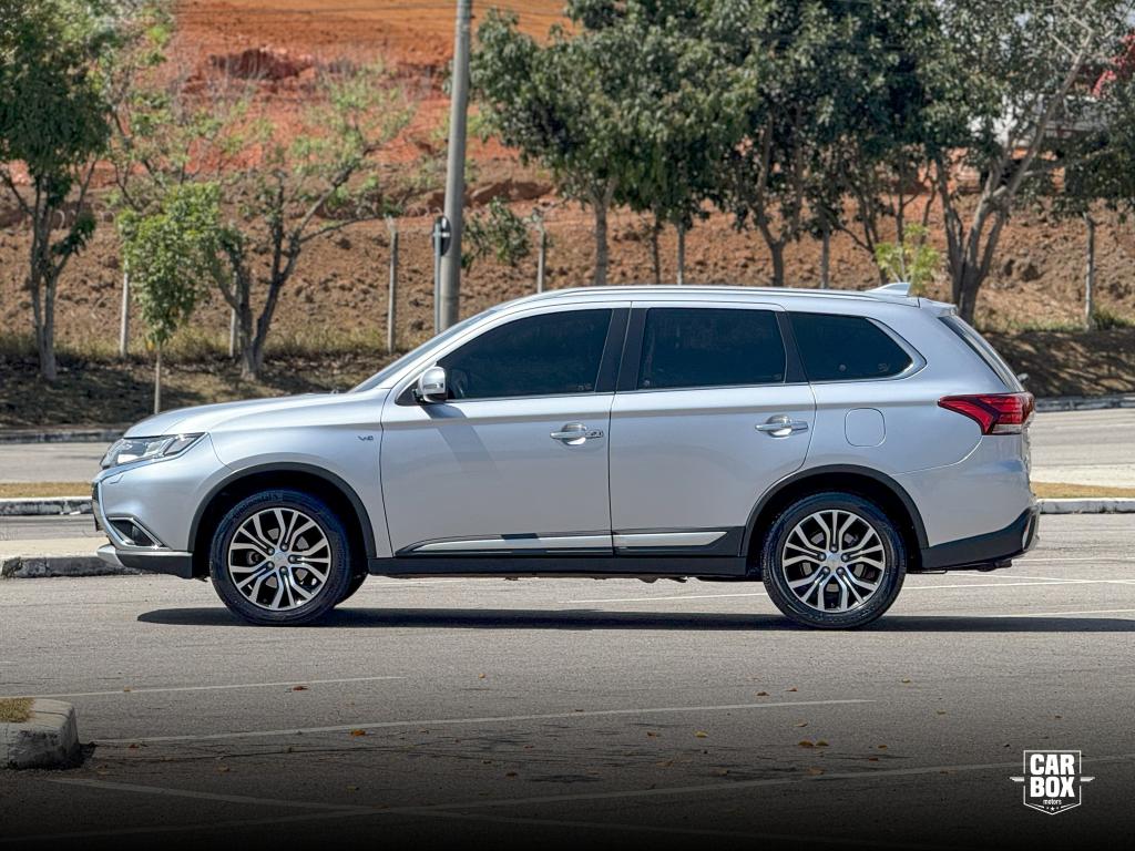 MITSUBISHI Outlander - Foto