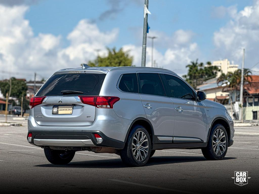 MITSUBISHI Outlander - Miniatura