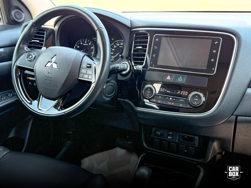 MITSUBISHI Outlander - Miniatura