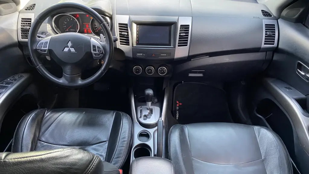 MITSUBISHI Outlander - Foto