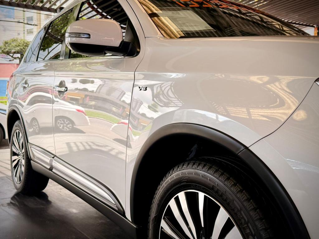 MITSUBISHI Outlander - Foto