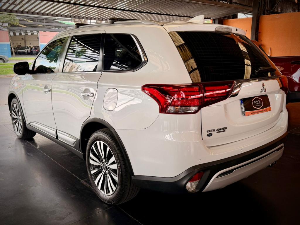 MITSUBISHI Outlander - Foto