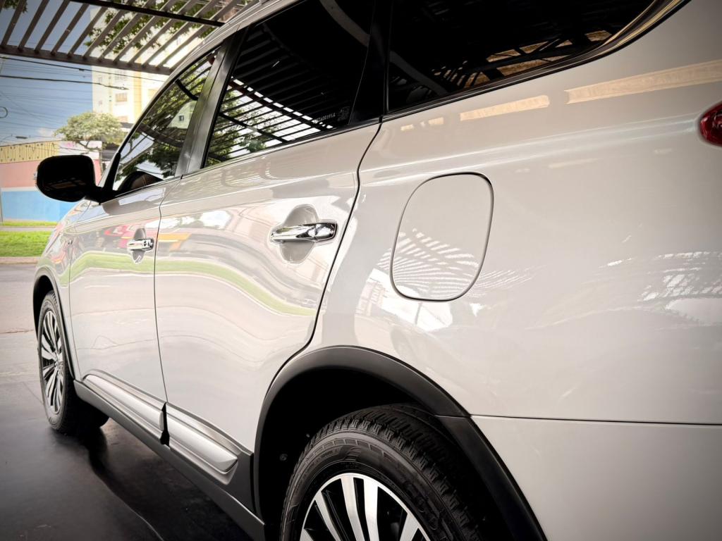 MITSUBISHI Outlander - Foto