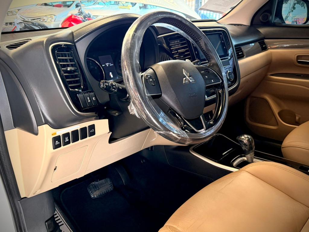 MITSUBISHI Outlander - Foto