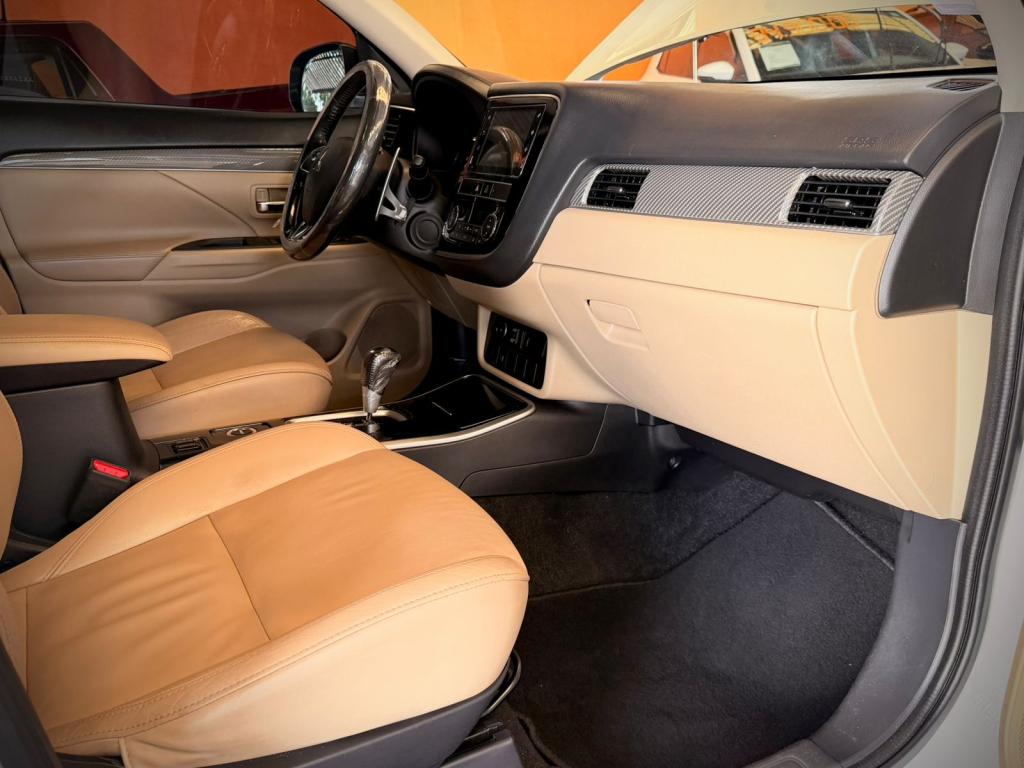 MITSUBISHI Outlander - Foto