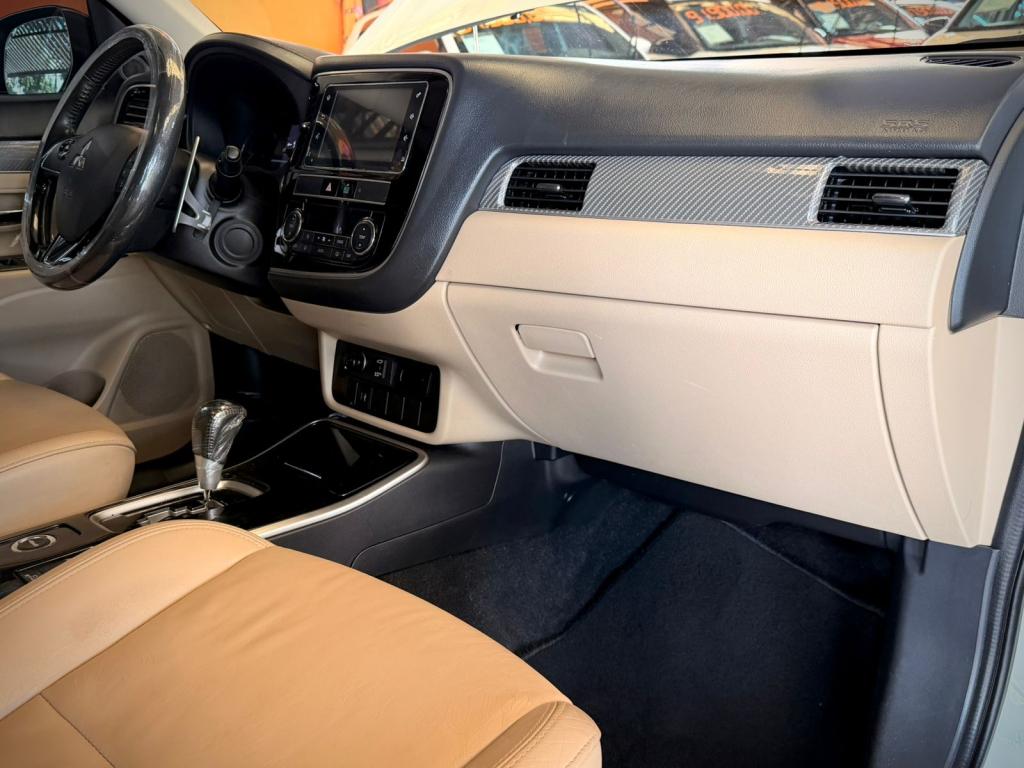 MITSUBISHI Outlander - Foto