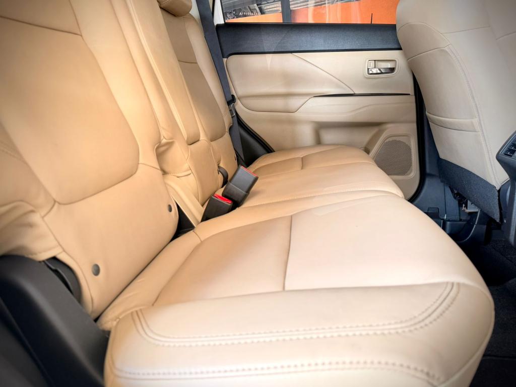 MITSUBISHI Outlander - Foto