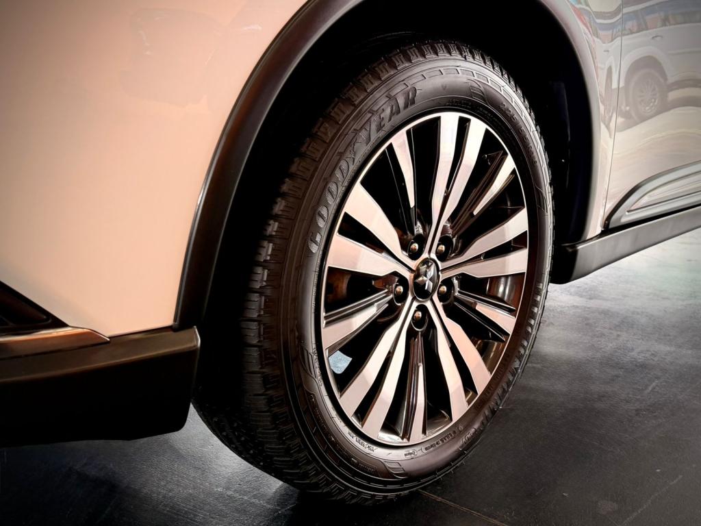 MITSUBISHI Outlander - Foto