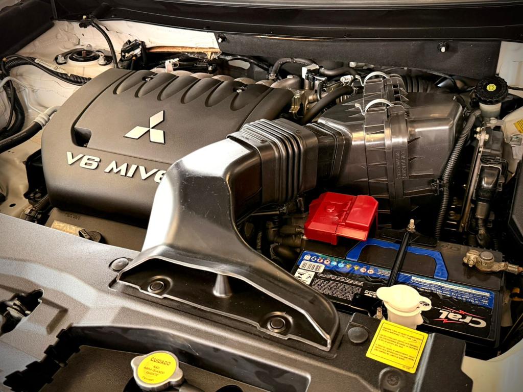 MITSUBISHI Outlander - Foto