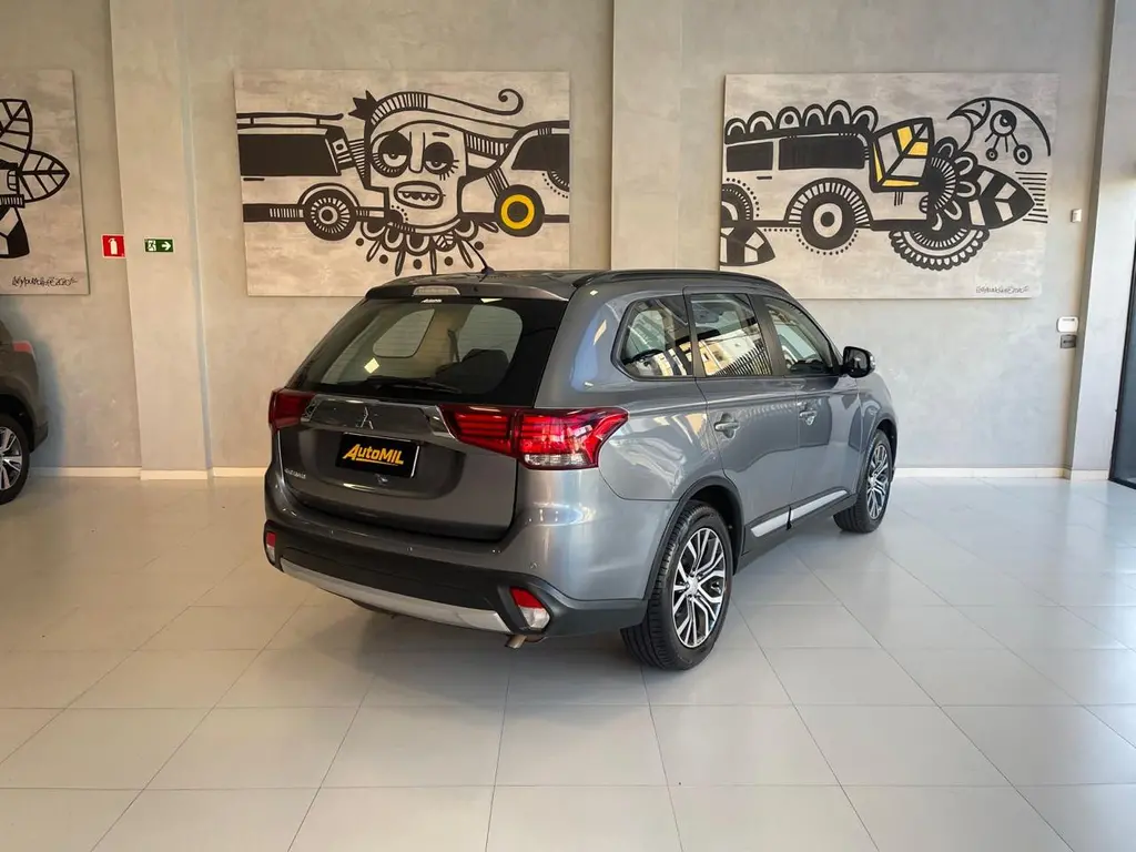 MITSUBISHI Outlander - Foto
