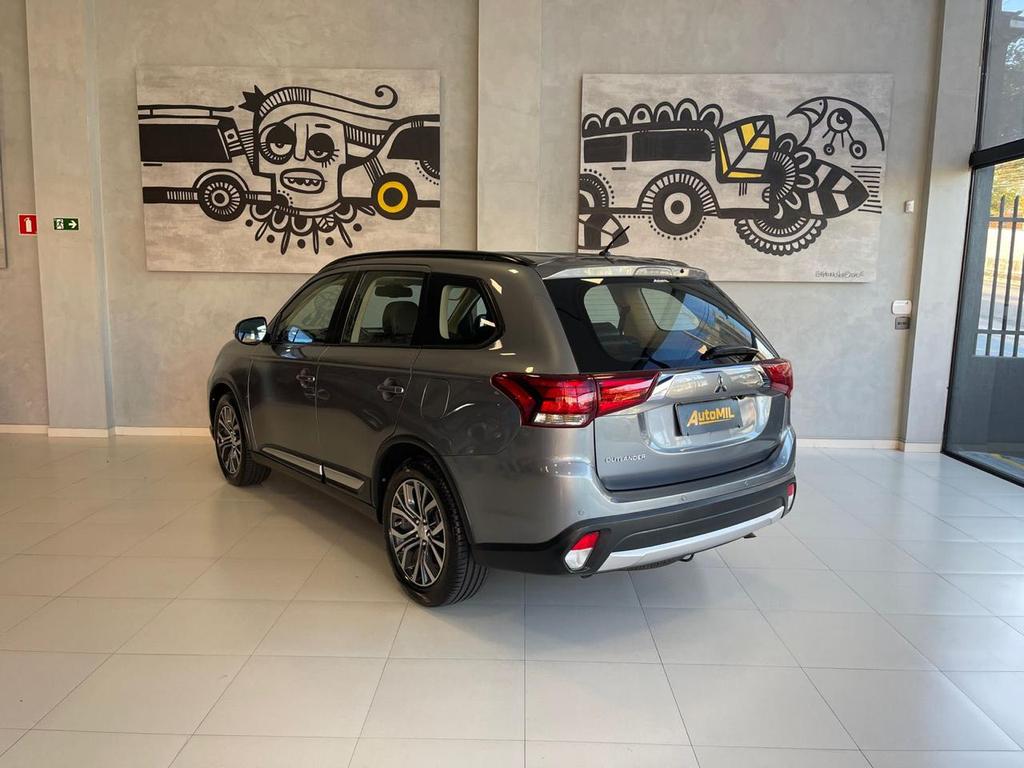 MITSUBISHI Outlander - Foto