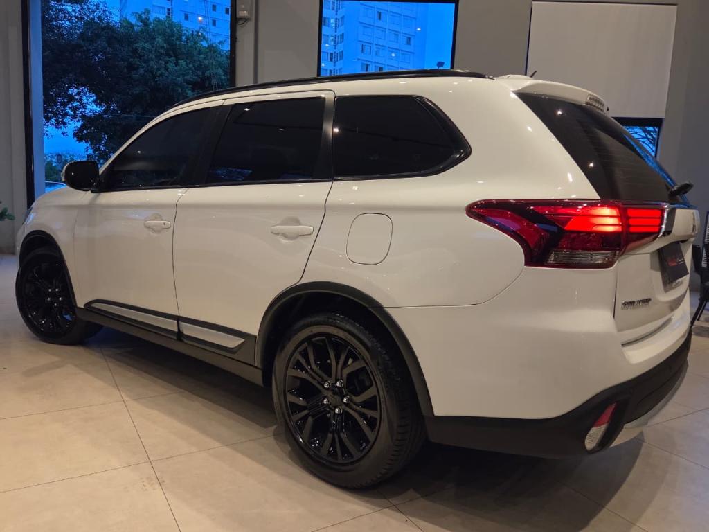 MITSUBISHI Outlander - Foto