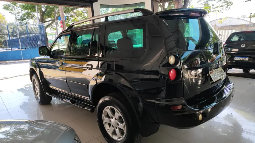 MITSUBISHI Pajero - Foto