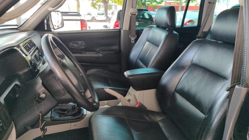 MITSUBISHI Pajero - Foto