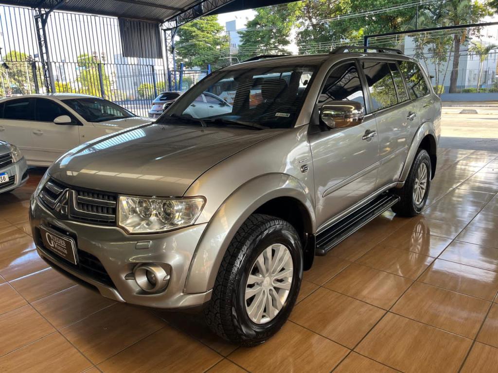MITSUBISHI Pajero - Foto