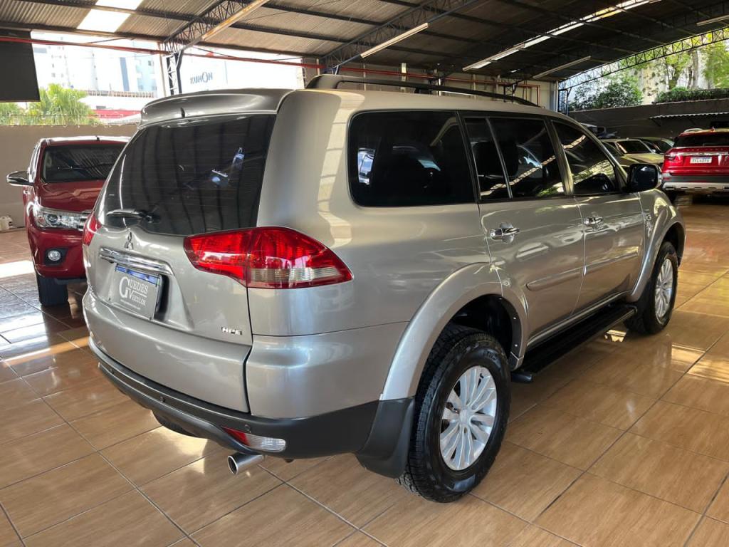 MITSUBISHI Pajero - Foto