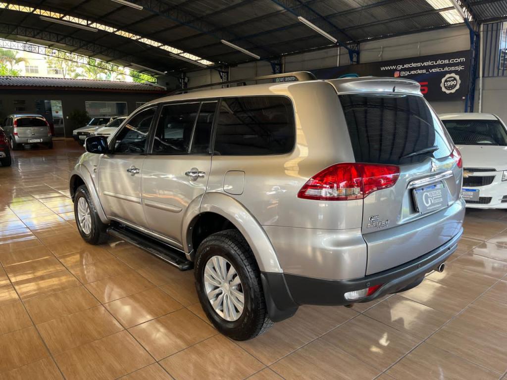 MITSUBISHI Pajero - Foto