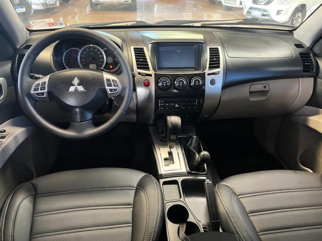 MITSUBISHI Pajero - Foto