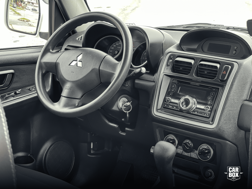 MITSUBISHI Pajero TR4 - Foto