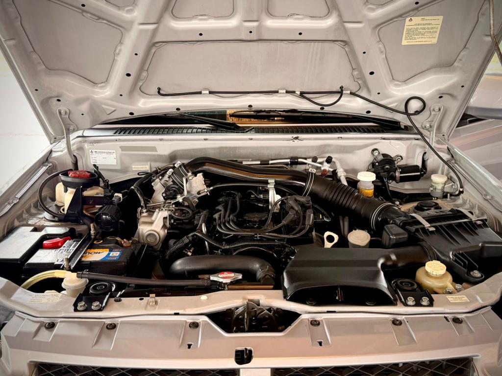 MITSUBISHI Pajero TR4 - Foto